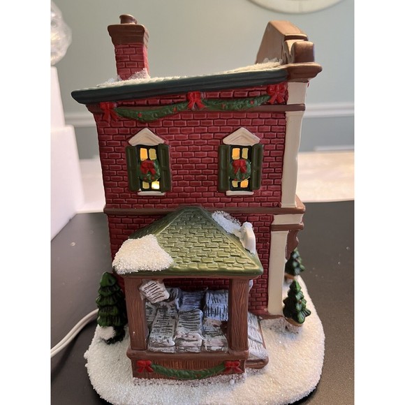 St Nicholas Square Village Gazette News Illuminates House Christmas Village IOB - Picture 16 of 16